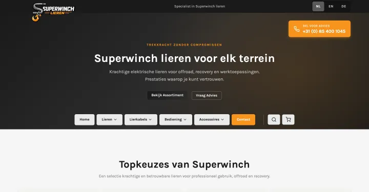Startpagina van superwinch-lieren.nl met de kop “Superwinch lieren voor elk terrein”.